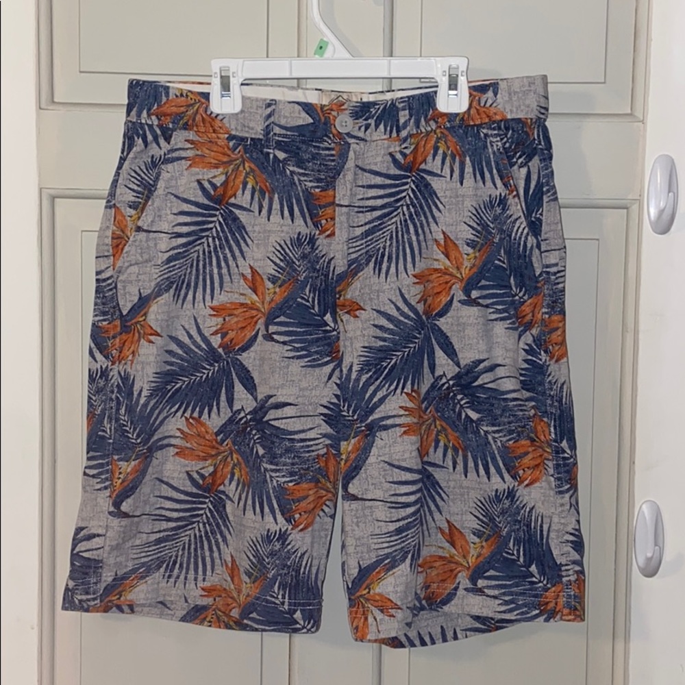 St. John’s Bay Khaki Shorts (Hawaiian Print)
